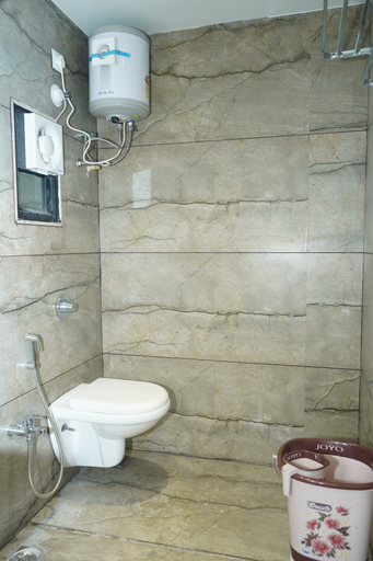 Bathroom 4, Kings Executive, Osmanabad