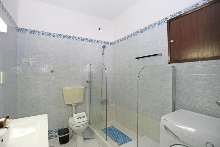 Bathroom 3, V 06 - Apartment 6 in Seacliff Albufeira, Albufeira