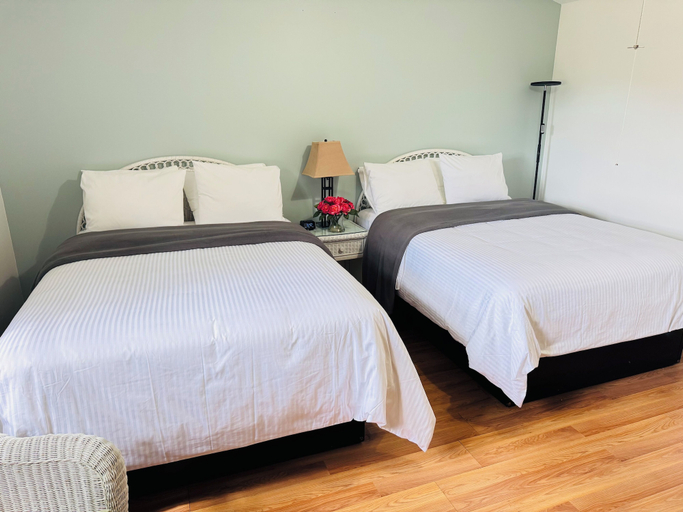 Room 2, Pocono Ridge Inn, Monroe