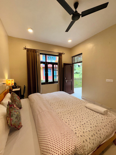 Room 3, Evolve Dharamkot, Kangra