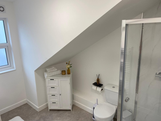 Bathroom 4, FC Platinum Accommodation LTD, Hertfordshire