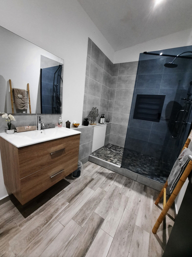 Bathroom 5, La Villa des Oliviers, Petite-Île