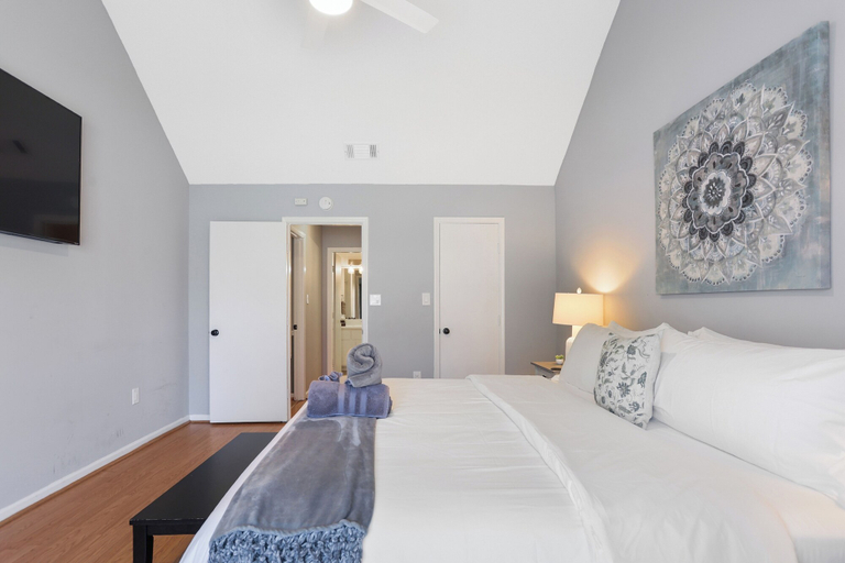 Room 3, Adorable Bungalow Near Tybee Beach, Chatham
