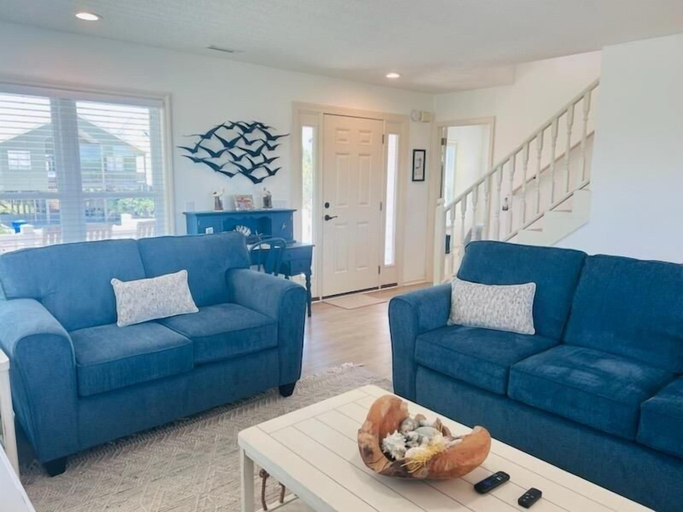 Living area 2, Libby's Lookout 4 Bedroom Home by RedAwning, Brunswick