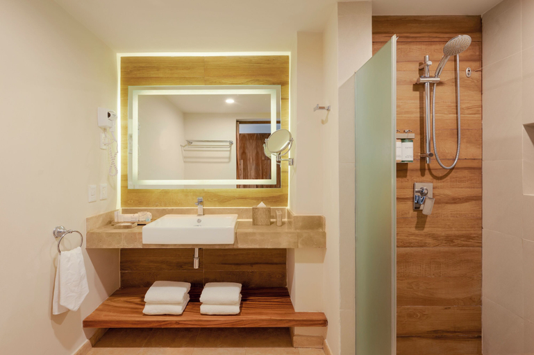 Bathroom 5, GR Solaris Cancun & Spa - All Inclusive, Benito Juárez