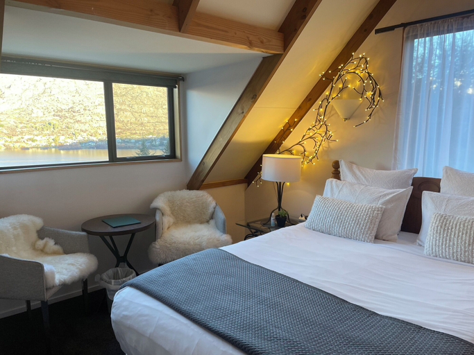 Room 2, The Embassy B&B, Queenstown-Lakes