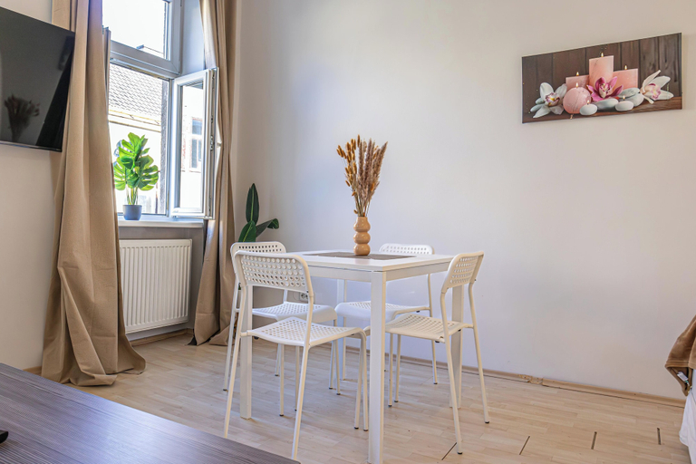 View from room 4, Cozy 1BR Apt Great for Long Stays, Wien