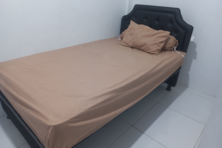 Room 2, OYO 94771 White House Arafah Syariah, Banyumas