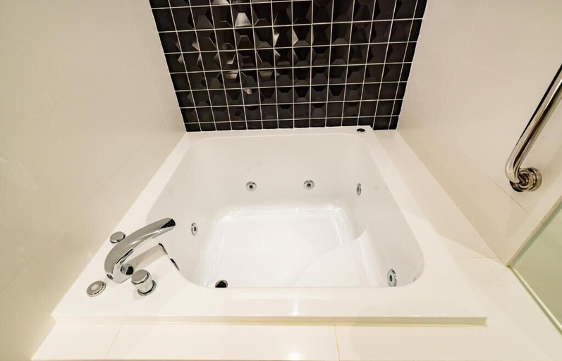 Bathroom 5, Eusta Motel, Taichung