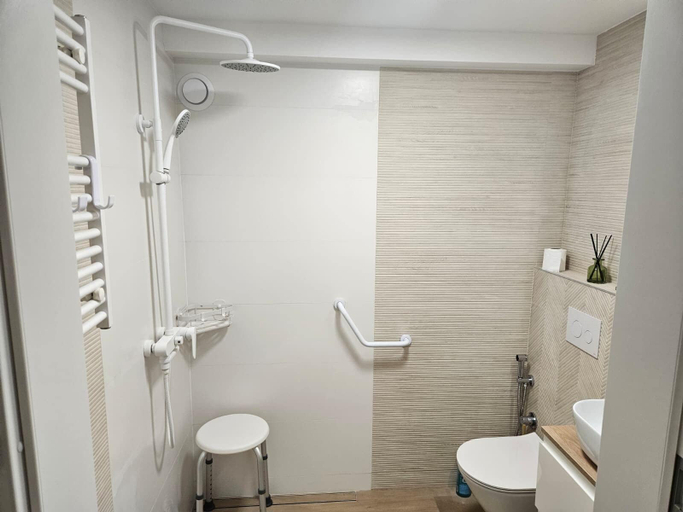 Bathroom, Chopina 23 by Grand Apartments, Sopot