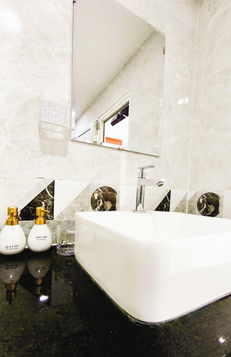 Bathroom 2, Kim's Studio District 1, District 1
