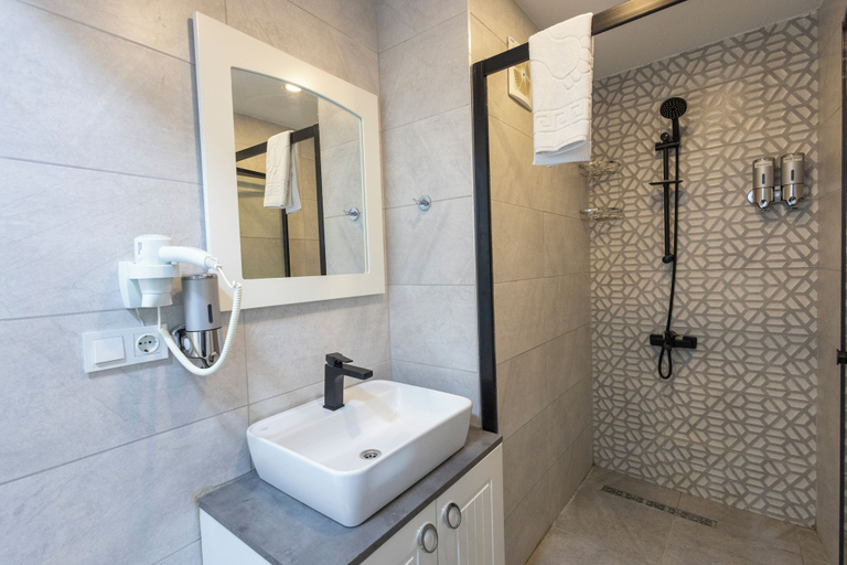 Bathroom 4, Obishu Hotel, Beyoğlu