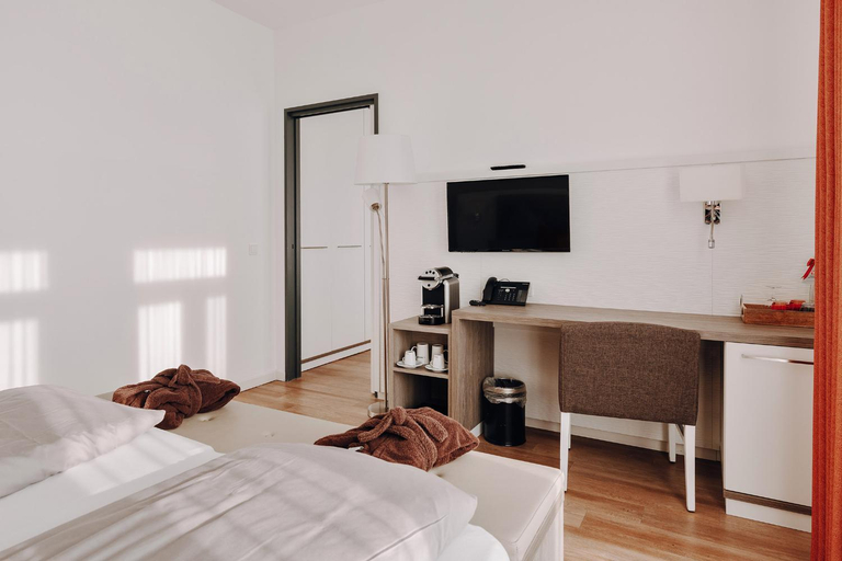 Bedroom 3, Hotel Inselhof Borkum, Leer