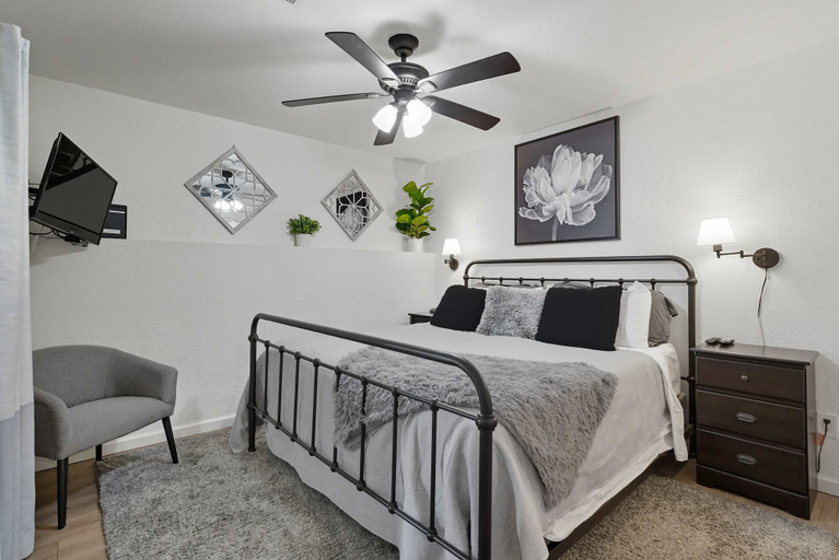 Bedroom 2, Branson Getaway Retreat For 4, Taney