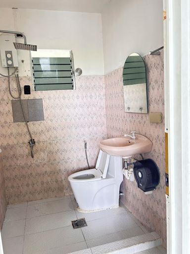 Bathroom 4, Luna Oslob Travellers Inn, Oslob
