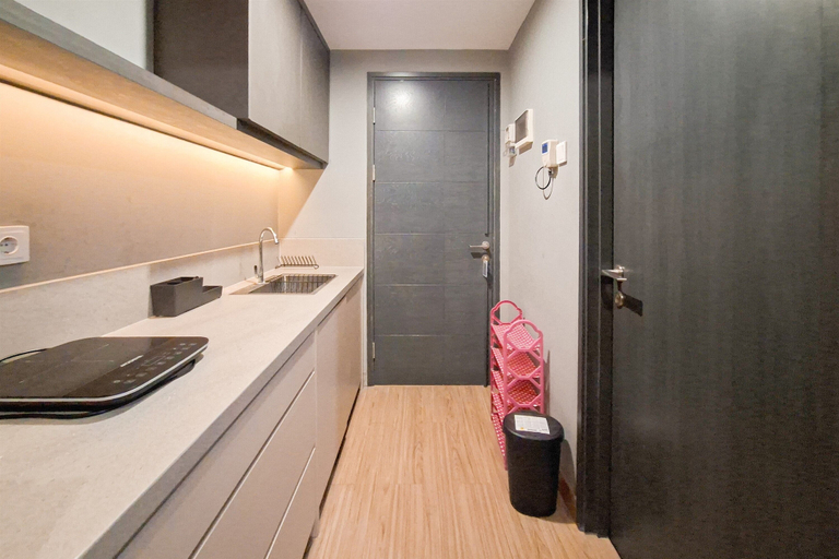 Private kitchen 2, 1Br Near Binus Alam Sutera At Collins Boulevard Apartement, Tangerang
