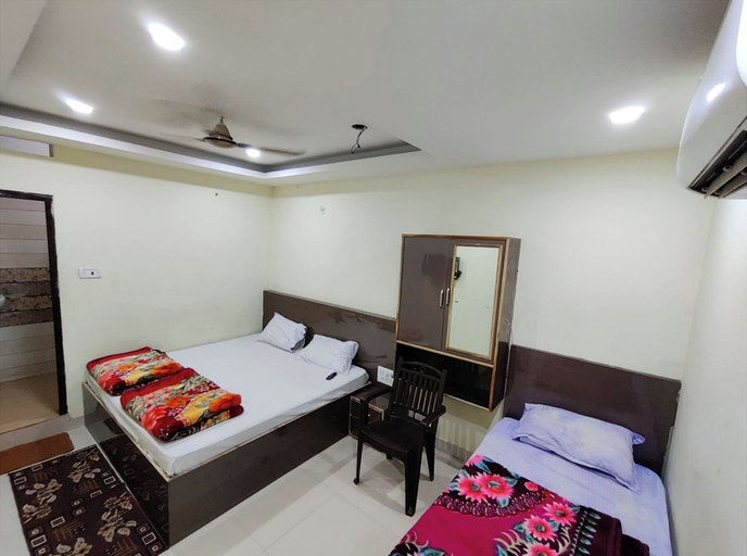 Room 4, Hotel Swastik Guest House Varanasi, Varanasi