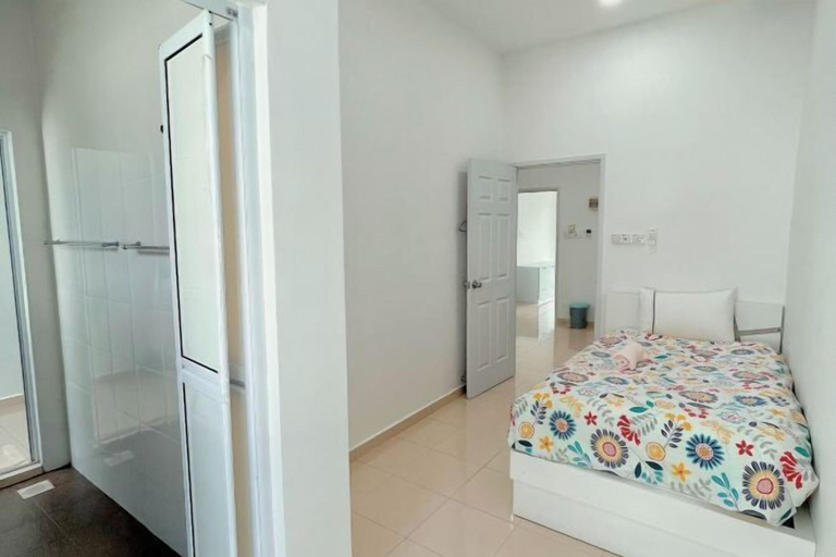 Room 2, 4BDR Double storey homestay Yong Peng, FreeParking, Batu Pahat