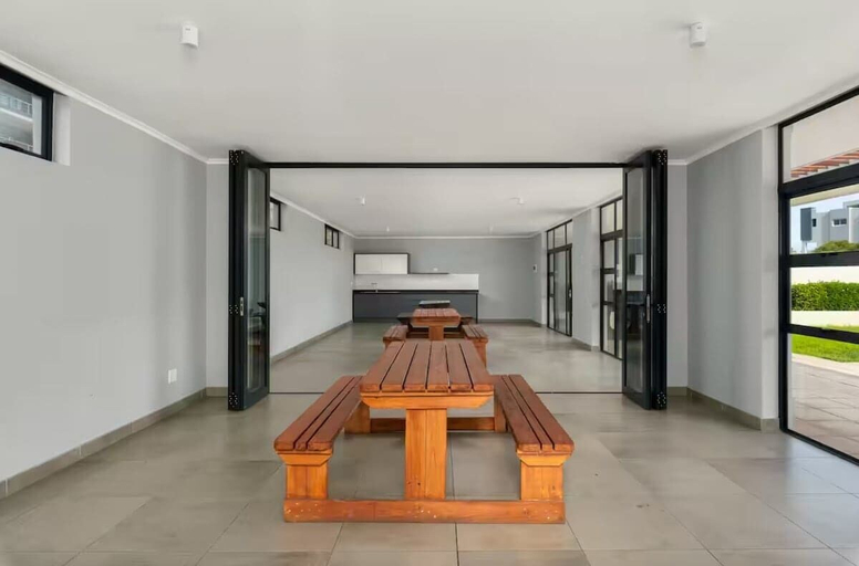 Dining, Modern 2 Bed Century City Apartment, Pool + Braai, City of Cape Town