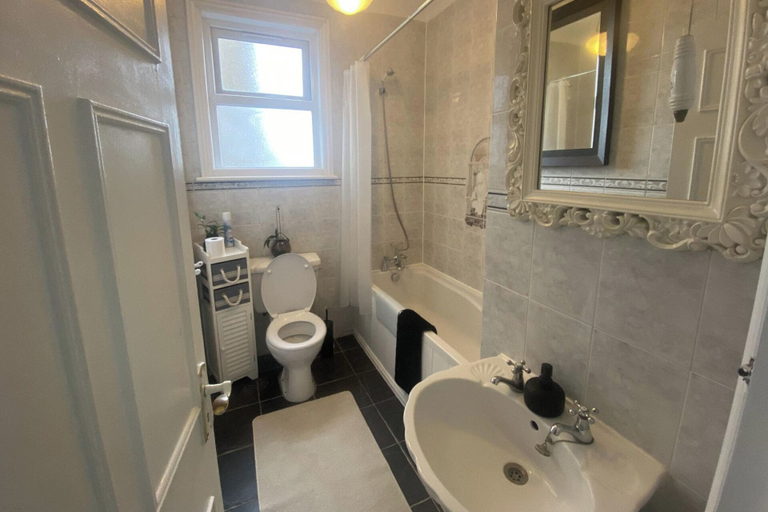 Bathroom, Seaview 2 Bedroom House Sleeps 4 - Pets Ok -wifi, West Sussex