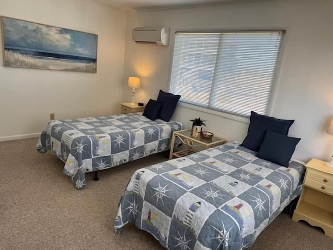 Room 5, Eastside 3 Bedroom Home by RedAwning, Brunswick