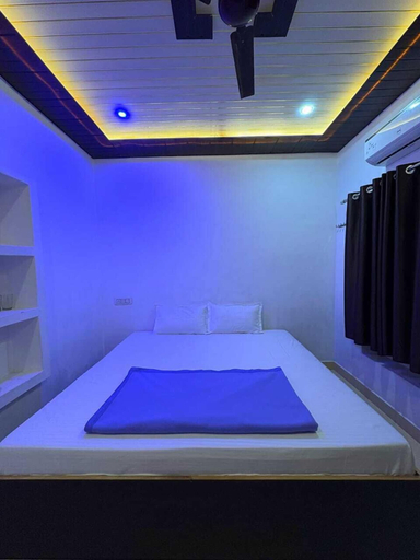 Room 2, Sumedha Galaxy Inn, Varanasi