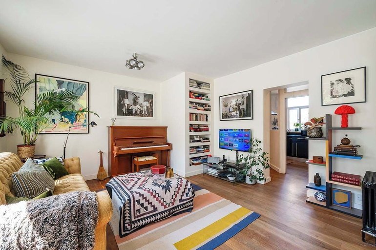 Room 4, The Writers Light- 2 bed Shoreditch, London