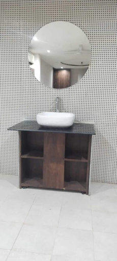 Bathroom 5, Grand Darbar, Banda