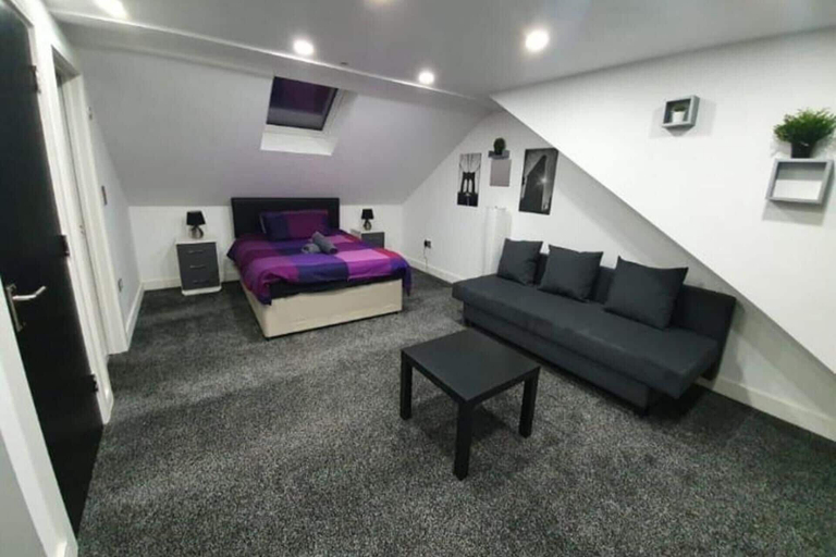 Living area 2, 3 Bedrooms Apartments Near Town Center, Cardiff