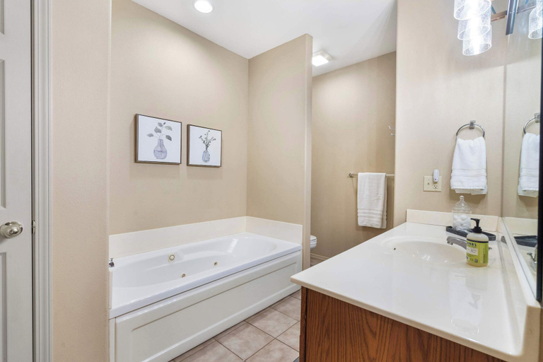 Bathroom 3, The Fairway Getaway For 6, Stone
