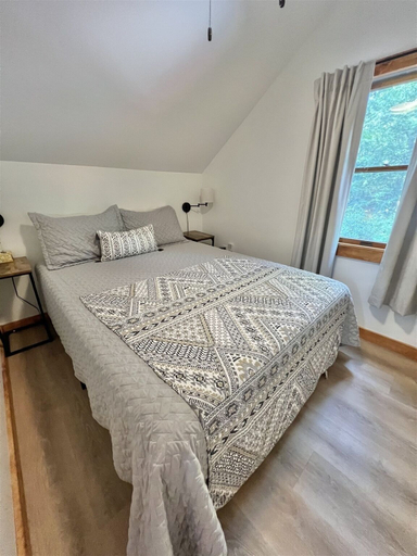 Room 4, Dockside Retreat Limit 14 5 Bedroom Home, Cumberland