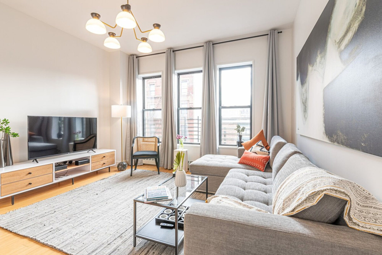 Room 5, Cypress Court III by Rove Travel 1BR Harlem Apt, New York