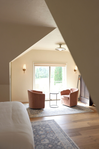 Bedroom 3, Loma Cottages, Door