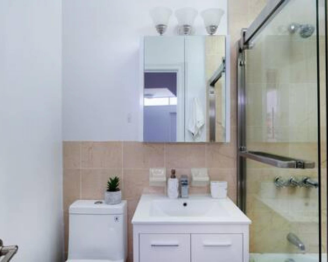 Room 2, 444-3a Newly Renovated 1BR - Elevator Building, New York
