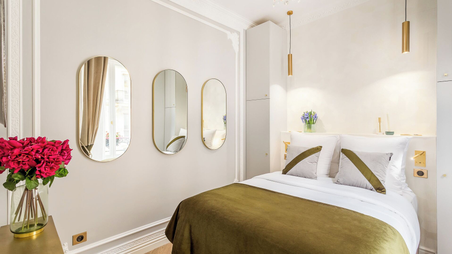 Room 4, Merveil Signature Suite - Victoria, Paris