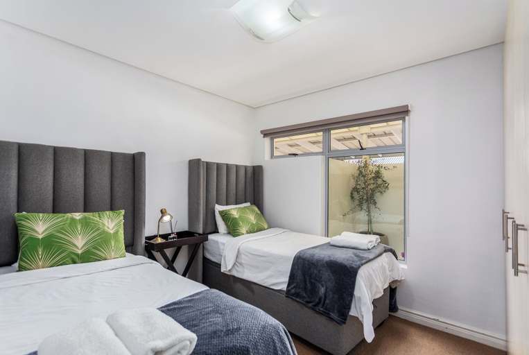 Room 4, Seaside Village C22 by CTHA, City of Cape Town