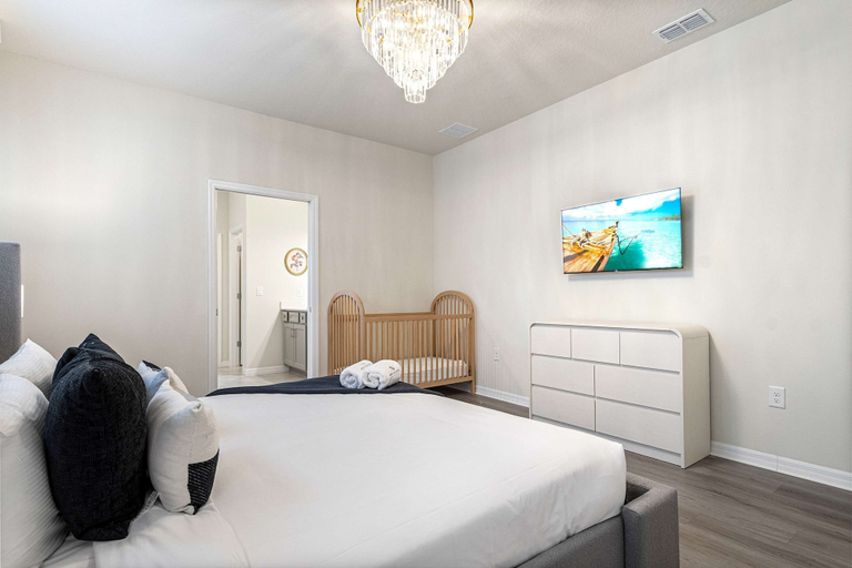 Room 4, Come Stay at This Wonderful Vacation Home for a Relaxing Stay!, Lake
