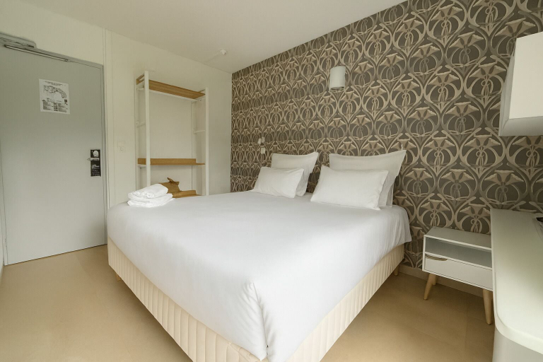 Room 5, Hotel Restaurant Le Brennus (Logis Hotel), Gironde