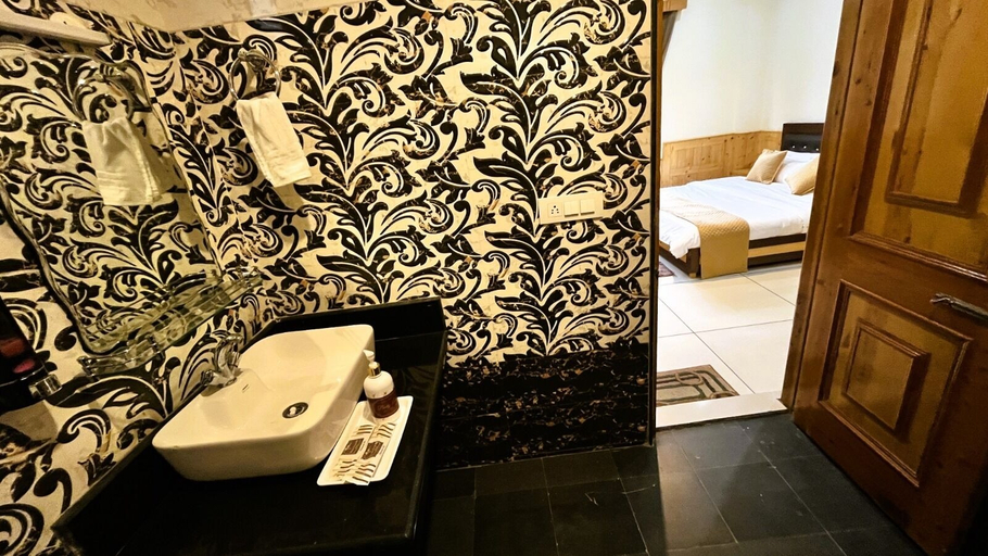 Bathroom 5, Wander Thrives Inn By Ads, Kullu
