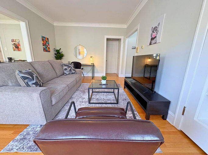 Living area 3, Charming 1BR in Evanston - Hinman B3, Cook