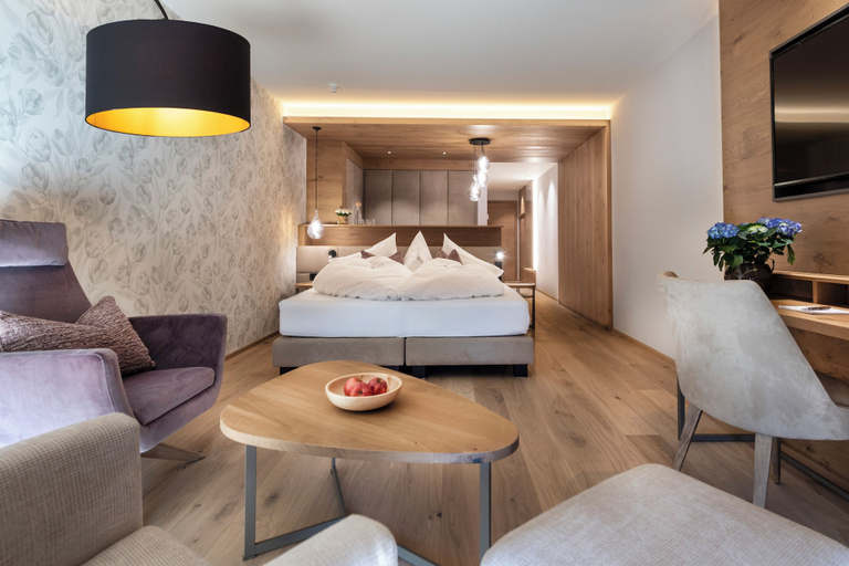 Bedroom 3, Hotel Sonnbichl, Bolzano
