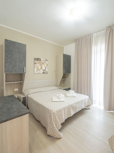 Bedroom 3, Hotel La Bussola, Savona
