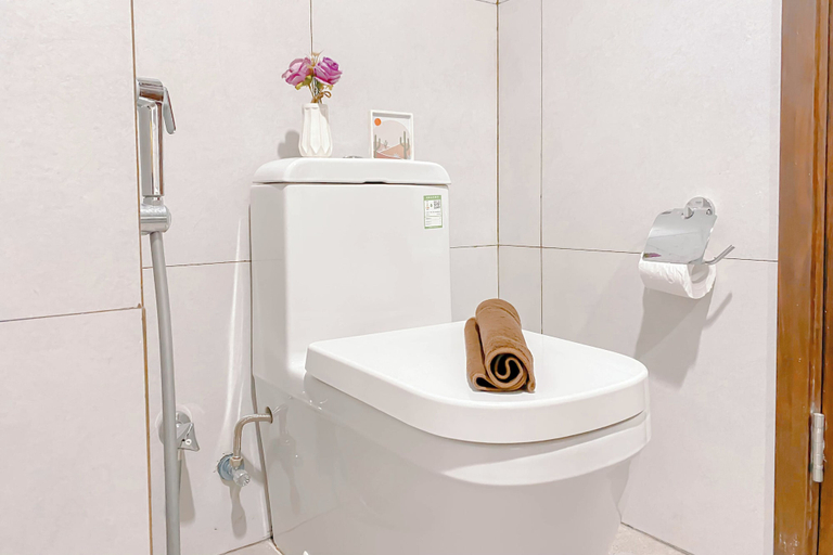Bathroom 2, Strategic And Homey Studio At Lrt City Bekasi Apartment, Bekasi