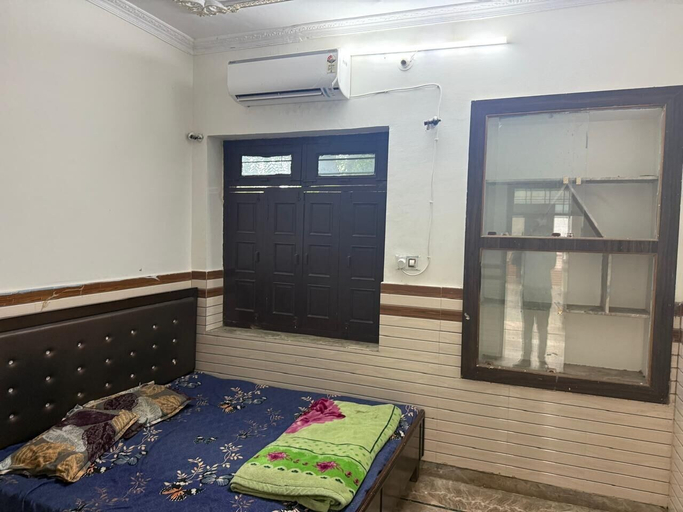Room 5, Hotel Kesri Nandan, Chittaurgarh