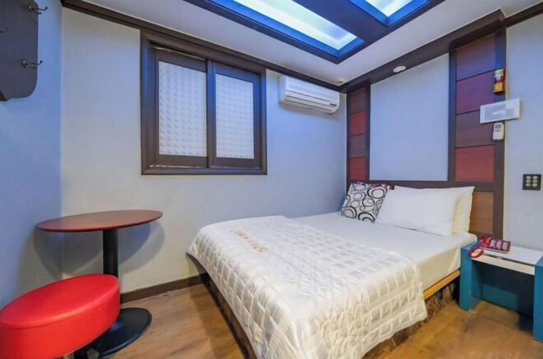 Room 5, Ritz Sillim, Gwanak