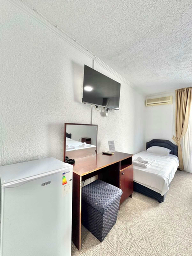 Room 3, Hotel Lobo