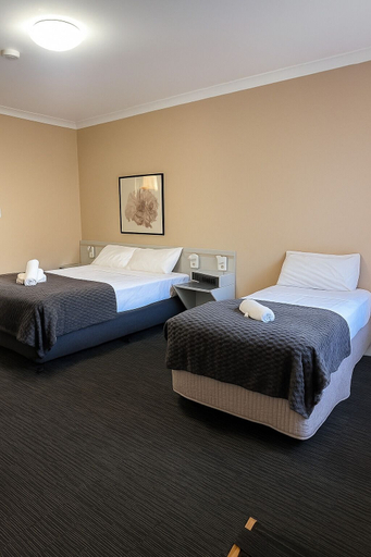 Bedroom 2, Banksia Motel Bass Hill, Sydney