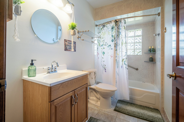 Bathroom, Cozy 4bed 2bth villa - daytona beach, Volusia
