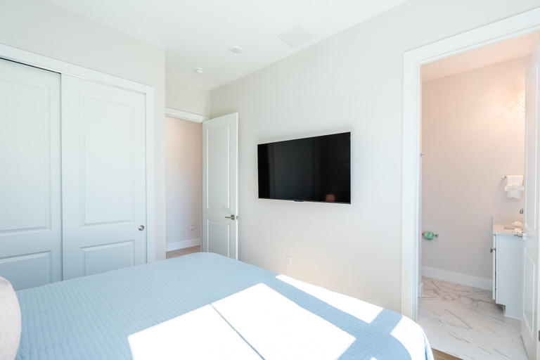 Room 3, Tranquil Daze, Lee