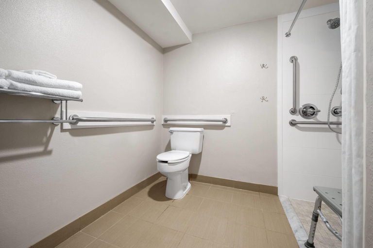 Bathroom 4, Days Inn by Wyndham Murphy, Cherokee